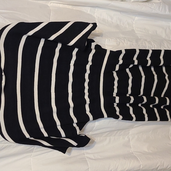 EXPRESS BLACK AND WHITE DRESS SWEATER MEDIUM A-14 - Picture 2 of 5